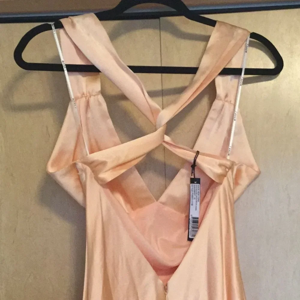 Issue NY Sleeveless Criss-Cross Open-Back Long Coral - Picture 8 of 12